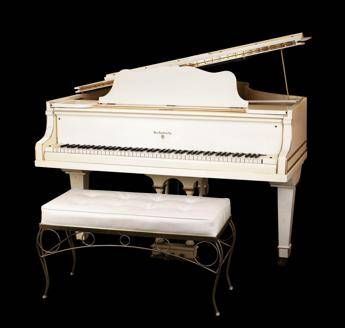 All'asta il piano bianco di Elvis Presley All'asta il piano bianco di Elvis Presley